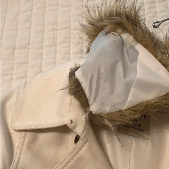 Coat with detachable collar - Picture 3 of 4
